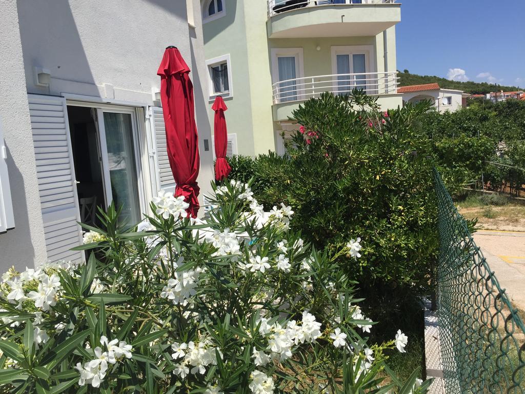 Apartments Villa Tribunj Tribalj Εξωτερικό φωτογραφία